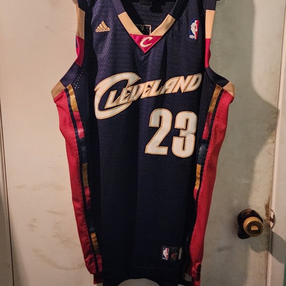 Cleveland Cavaliers LeBron James Jersey - Picture 2 of 2
